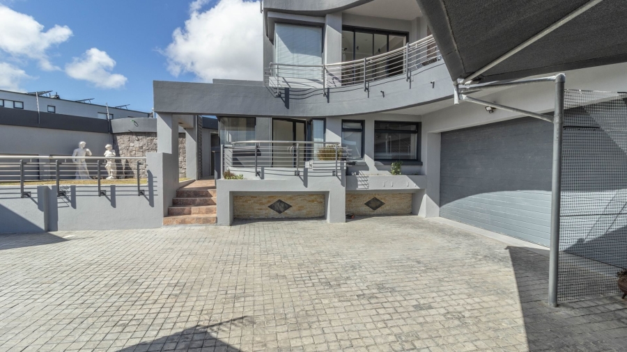 4 Bedroom Property for Sale in Perlemoenbaai Western Cape